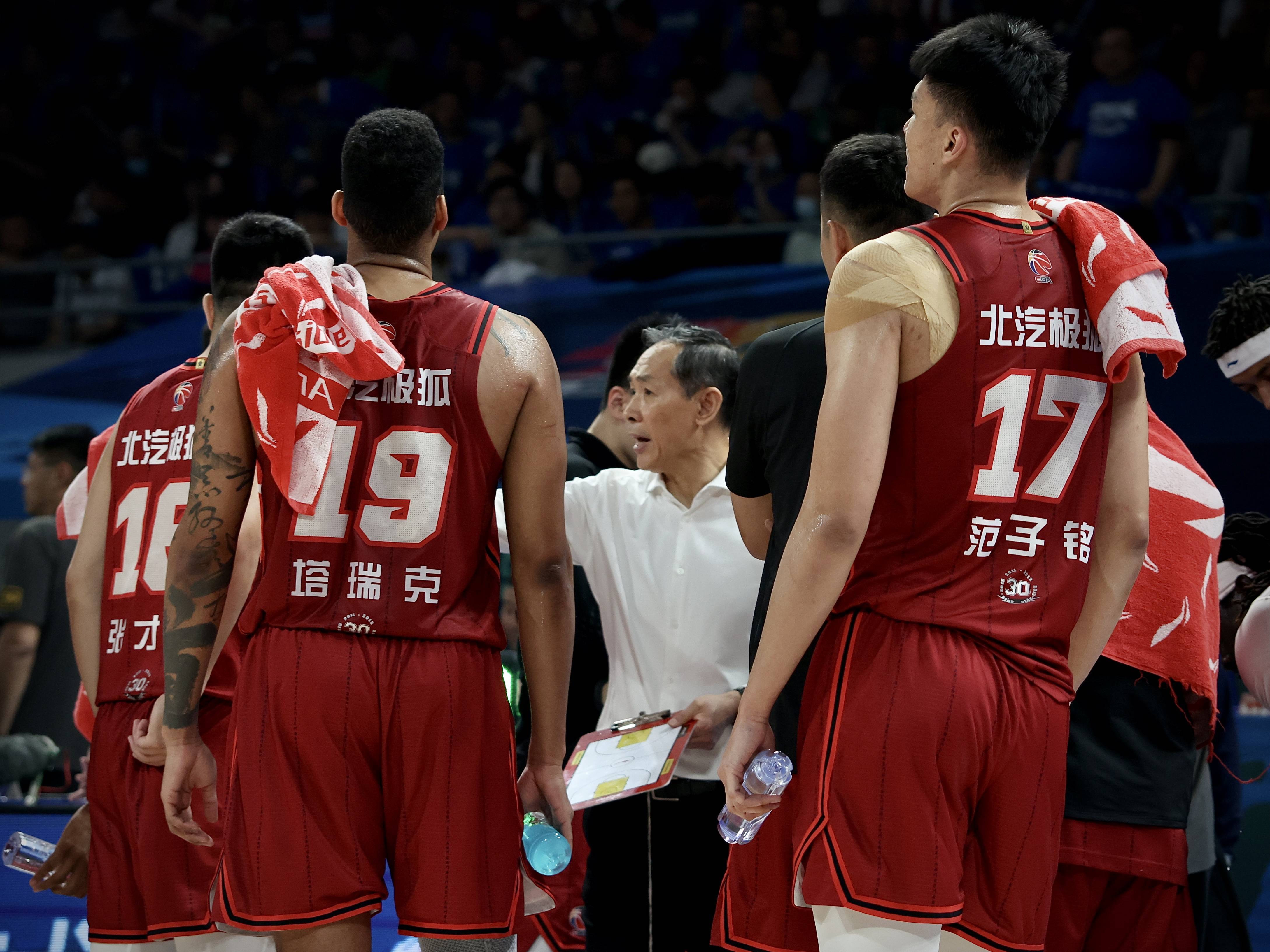 篮球职业联赛中球员战绩起伏不定